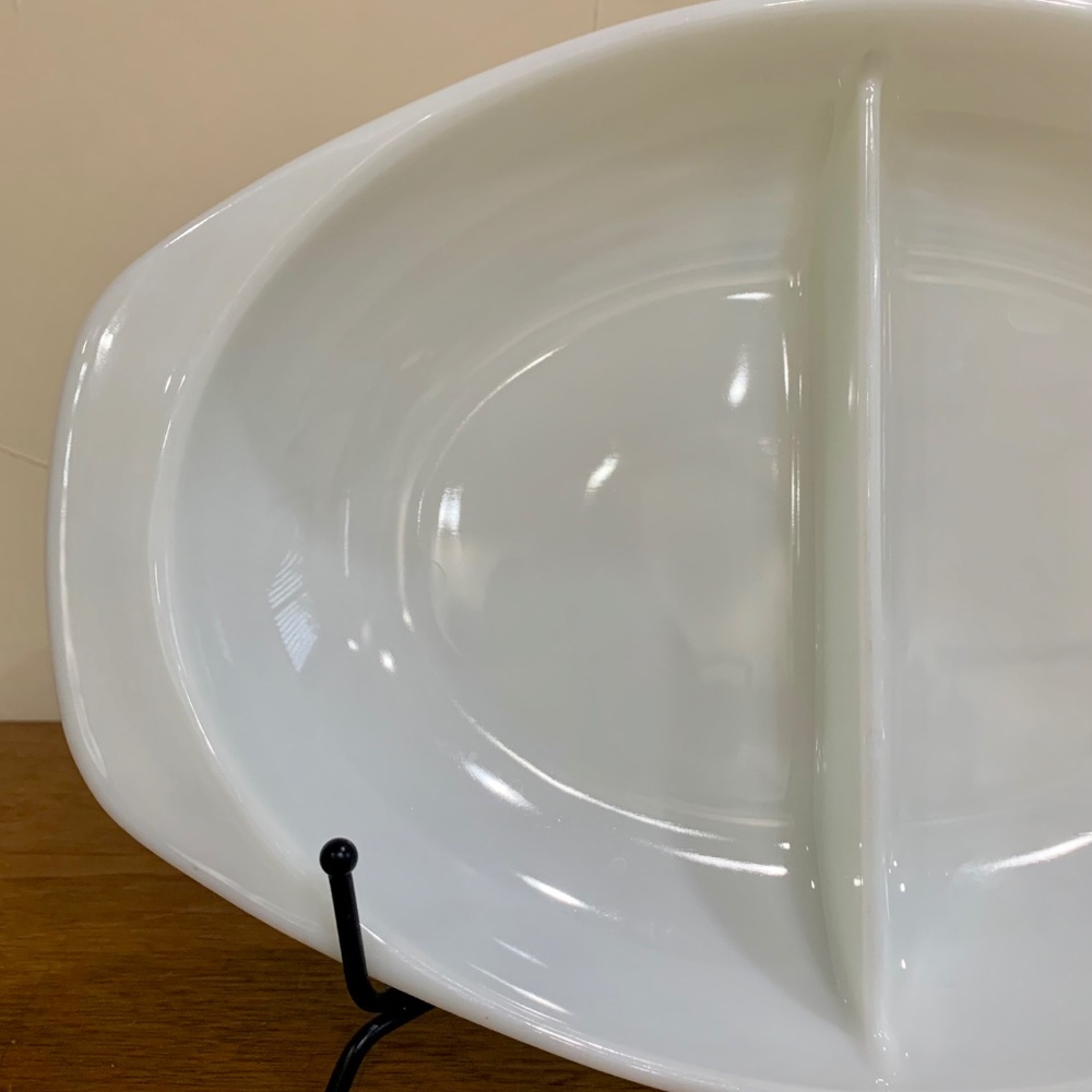 Pyrex Divided Dish 1.5 Qt | White Opal Glass | USA Made Ovenware - Picture 8 of 13